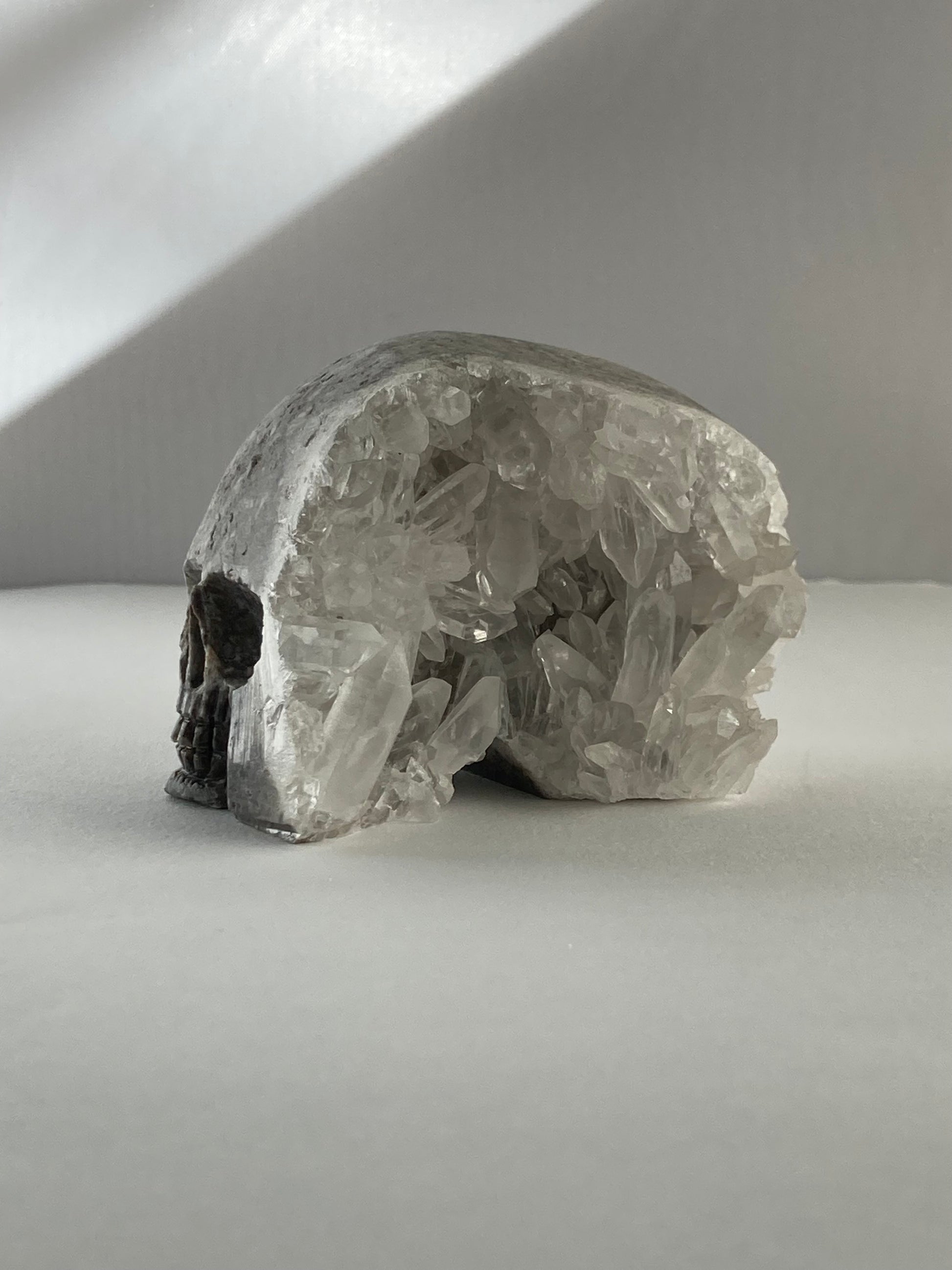 SPARROW quartz crystal skull decor mystical carved figurine gothic home accents witchy altar display spiritual crystal skull decoration unique quartz home decor ideas gift for men boyfriend gothic bedroom decoration
