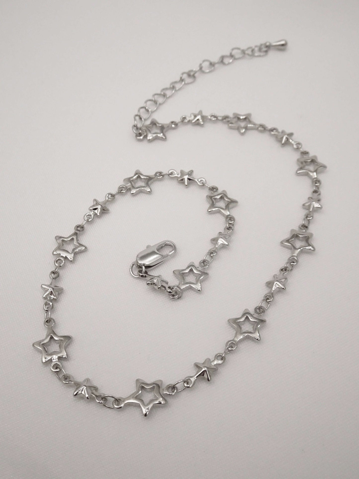 SPARROW dainty star chain choker necklace, metal star link choker for women, minimalist celestial jewelry, trendy fashion accessory, dainty star necklace for women, trendy gifts for her, gold and silver star jewelry