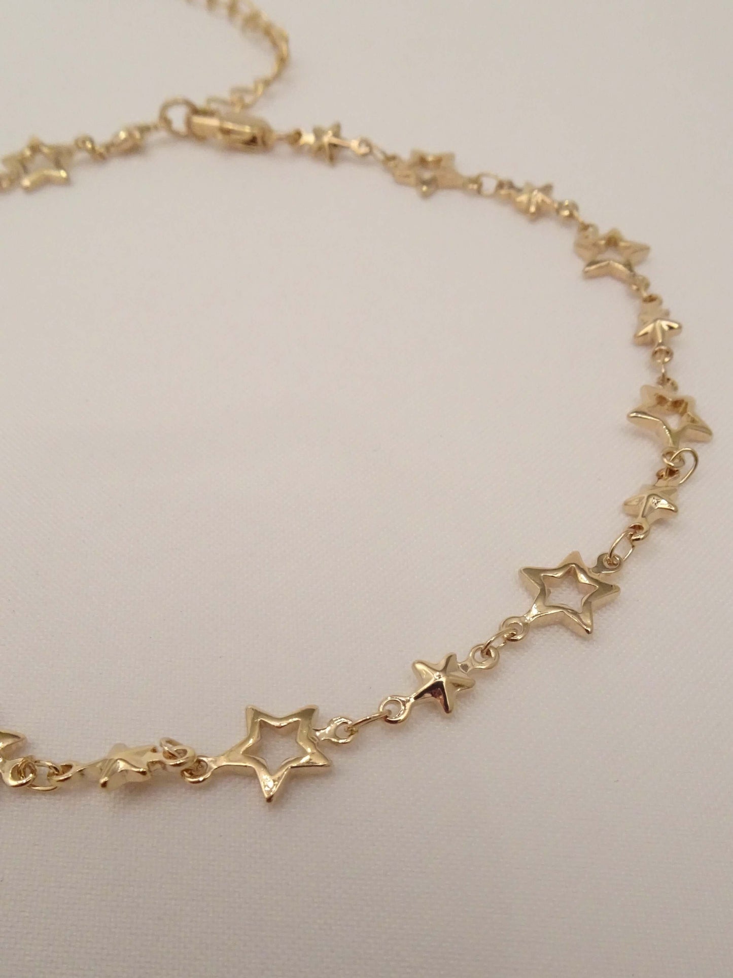 SPARROW dainty star chain choker necklace, metal star link choker for women, minimalist celestial jewelry, trendy fashion accessory, dainty star necklace for women, trendy gifts for her, gold and silver star jewelry