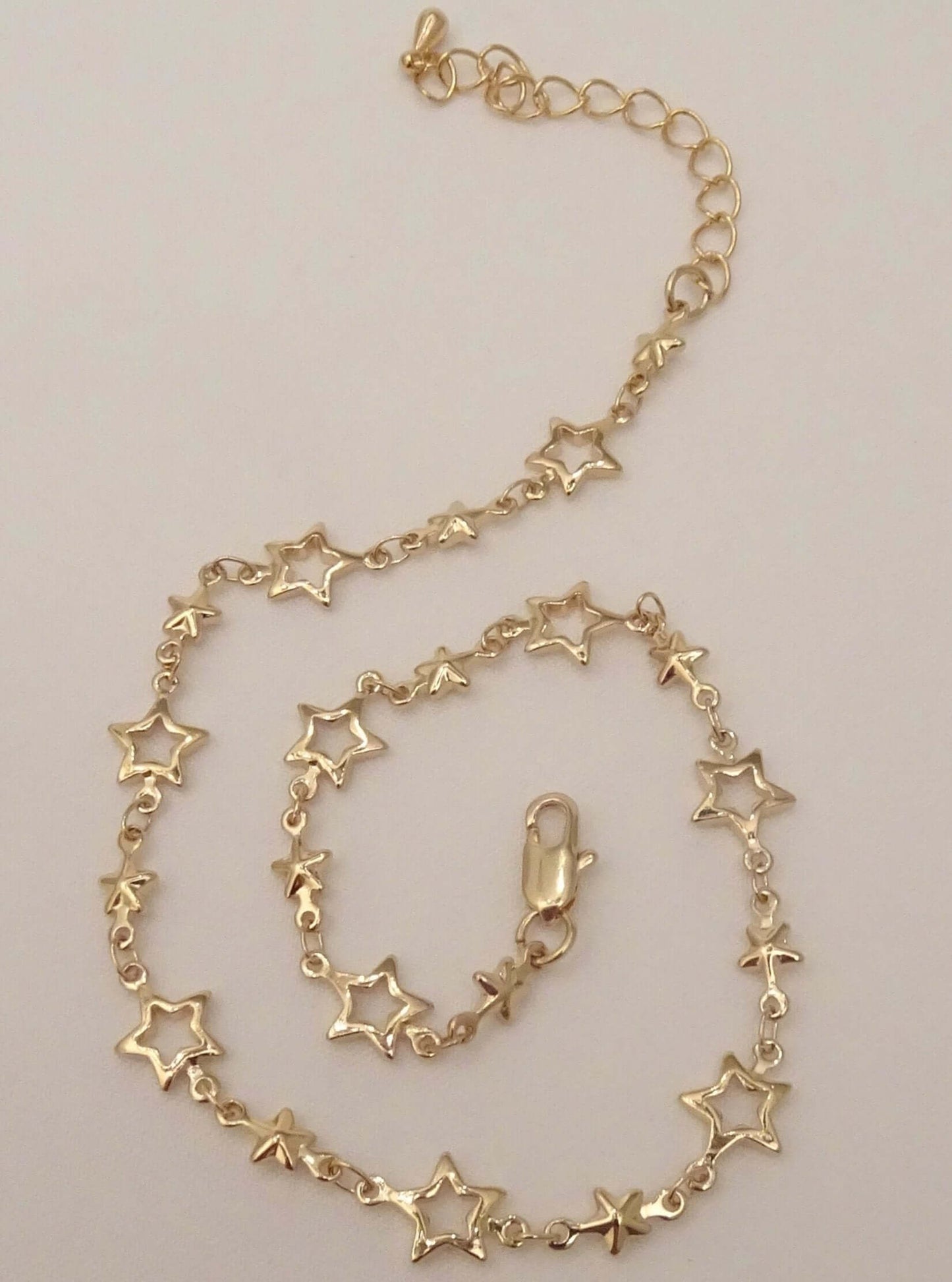 SPARROW dainty star chain choker necklace, metal star link choker for women, minimalist celestial jewelry, trendy fashion accessory, dainty star necklace for women, trendy gifts for her, gold and silver star jewelry