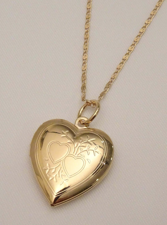 SPARROW gold heart locket necklace, dainty chain with heart locket, minimalist heart jewelry for women, elegant gold necklace, simple heart locket, gift for her