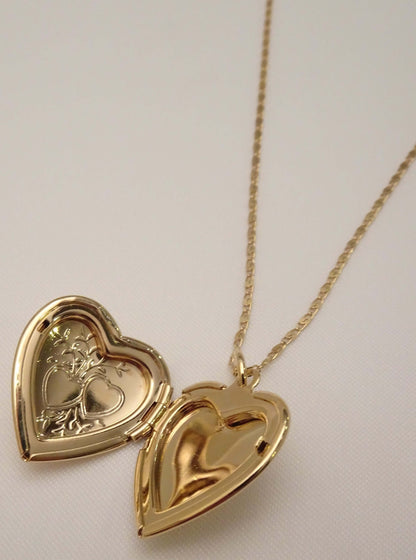 SPARROW gold heart locket necklace, dainty chain with heart locket, minimalist heart jewelry for women, elegant gold necklace, simple heart locket, gift for her