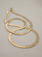 Load image into Gallery viewer, Layering necklaces, layering necklaces gold, stacking necklaces, snake chain, gold snake chain, flat chain necklace, flat chain necklace layering, herringbone necklace layering, herringbone necklace chain gold, Vanessa mooney the nas chain necklace

