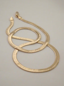 Layering necklaces, layering necklaces gold, stacking necklaces, snake chain, gold snake chain, flat chain necklace, flat chain necklace layering, herringbone necklace layering, herringbone necklace chain gold, Vanessa mooney the nas chain necklace