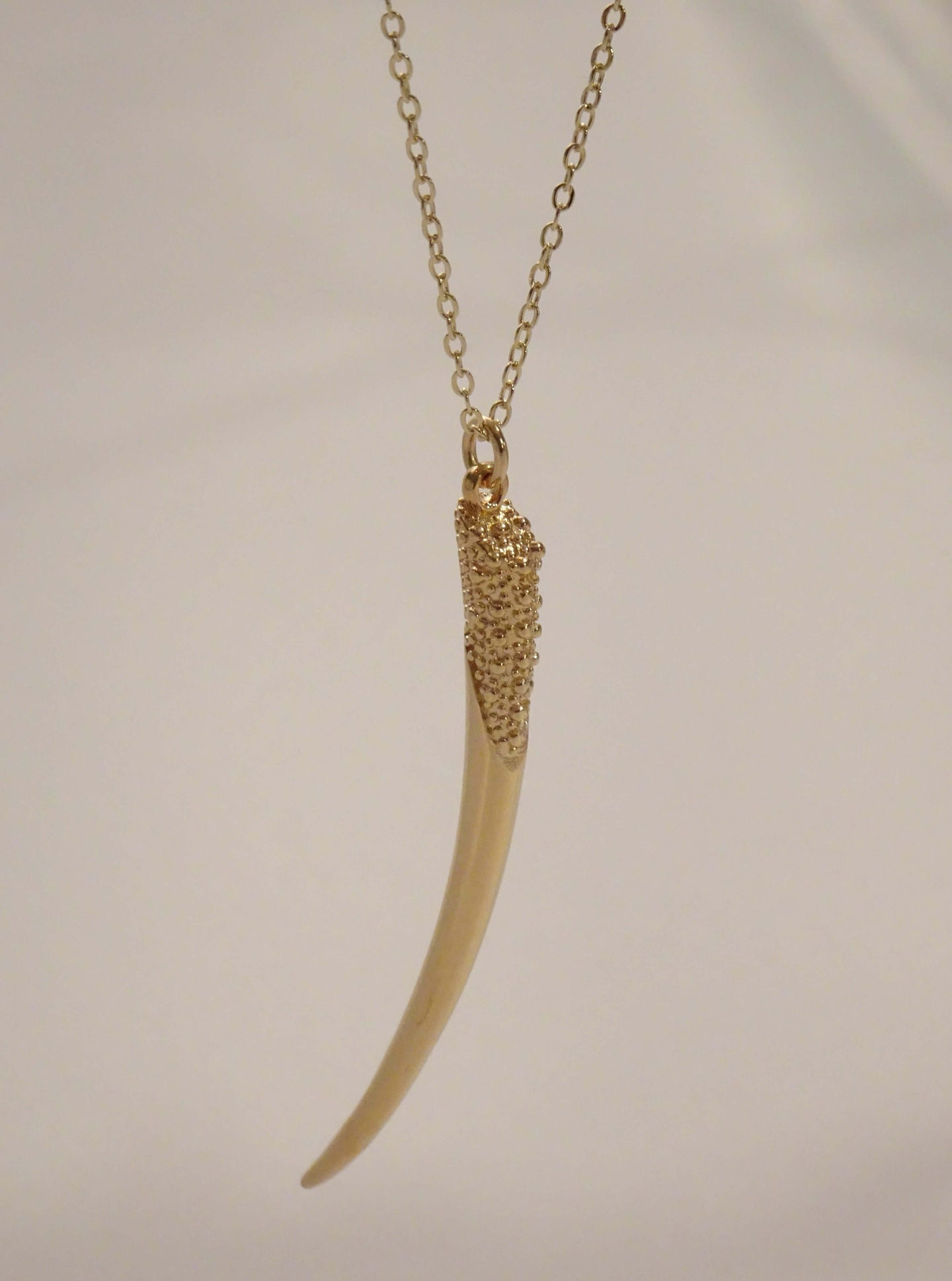 gold tusk pendant, tusk pendant necklace, horn pendant, horn pendant necklace, horn necklace boho, boho necklaces bohemian, tribal necklace, boho necklace layering, boho jewelry, bohemian jewelry necklaces, tribal jewelry, tribal jewelry boho