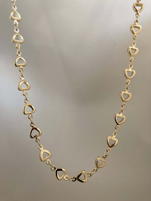 heart charm necklace, gold heart charm necklace, tiny heart necklace, tiny heart necklace gold, tiny heart necklace simple, heart necklace for girlfriend, heart chain necklace, dainty heart necklace gold, Vanessa mooney heart chain necklace 