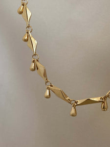 Vanessa Mooney KHALEESI CHAIN, layering necklaces, layering necklace gold, layering necklace hack, layering chains, layering chain necklace gold, gold chain necklace, chain necklace women, gold chain, thick gold chain necklace unique chain