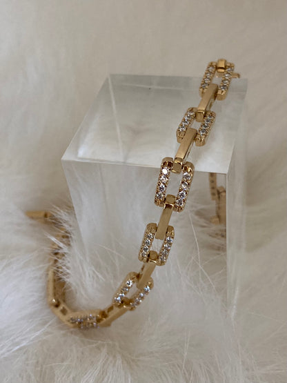 SPARROW CZ stone chain bracelet, gifts for her birthday, gifts for her anniversary, gifts for her Valentine's Day, unique gifts for women, fashion accessories for her, personalized jewelry for her, elegant women's bracelet, luxurious jewelry gift for her