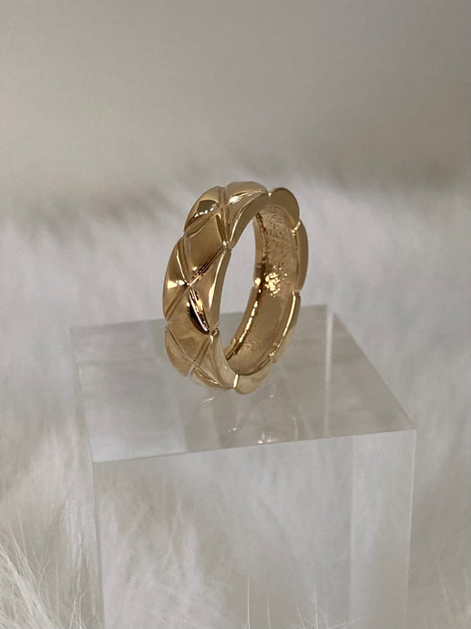 Vanessa Mooney Fontaine ring, puff ring, dome ring, dome ring gold, dome ring stack, stacking rings, stacking rings gold, stacking rings boho, everyday rings, everyday rings gold, everyday ring stack, everyday rings simple, everyday rings boho